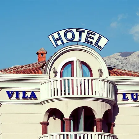 Lux Hotel 3*